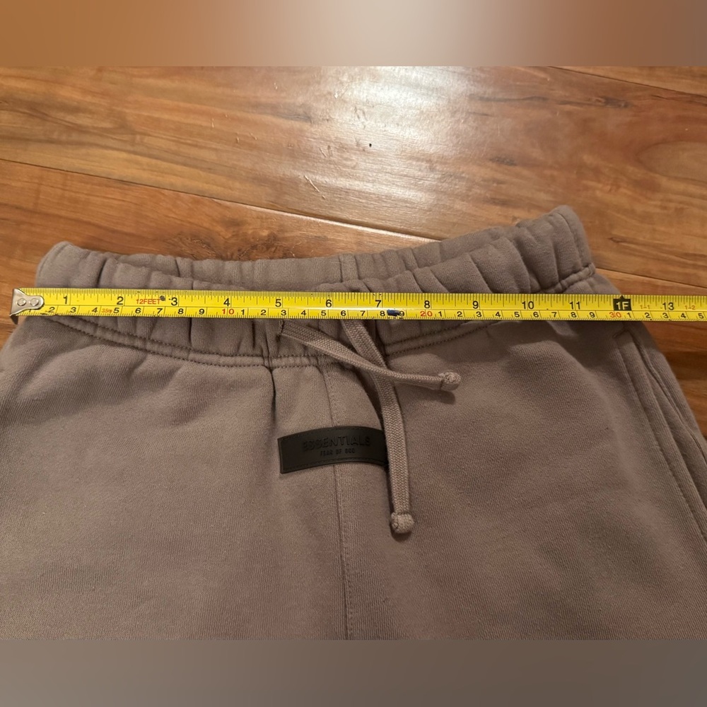 Fear Of God Essentials Kids Relaxed Sweatpants Youth Size 10 Tan Loungewear - Picture 9 of 9
